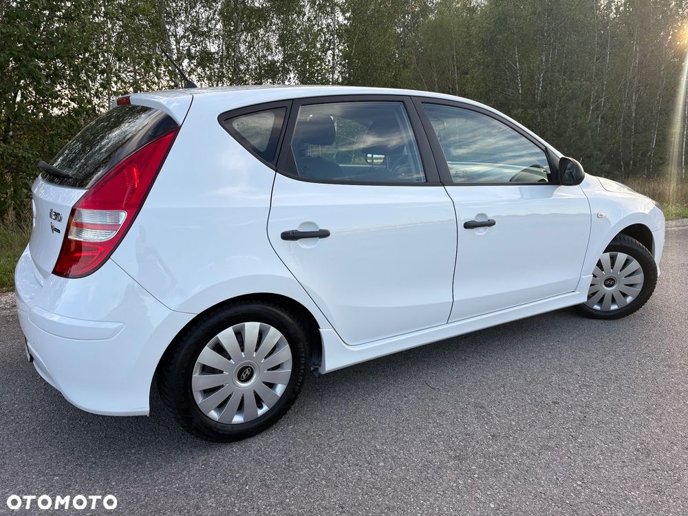Hyundai i30 1.4 Base + - 6