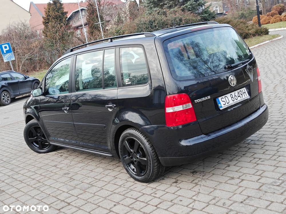 Volkswagen Touran 2.0 FSI Highline - 3