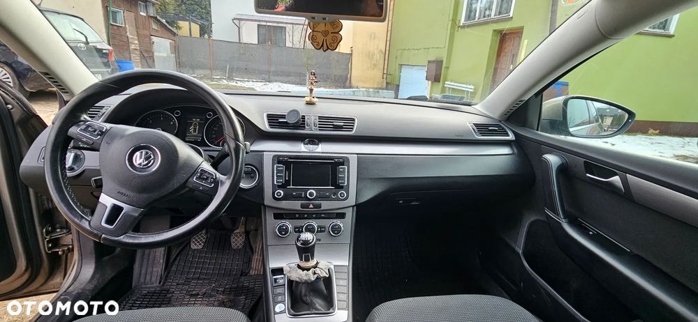 Volkswagen Passat 2.0 TDI Comfortline - 9