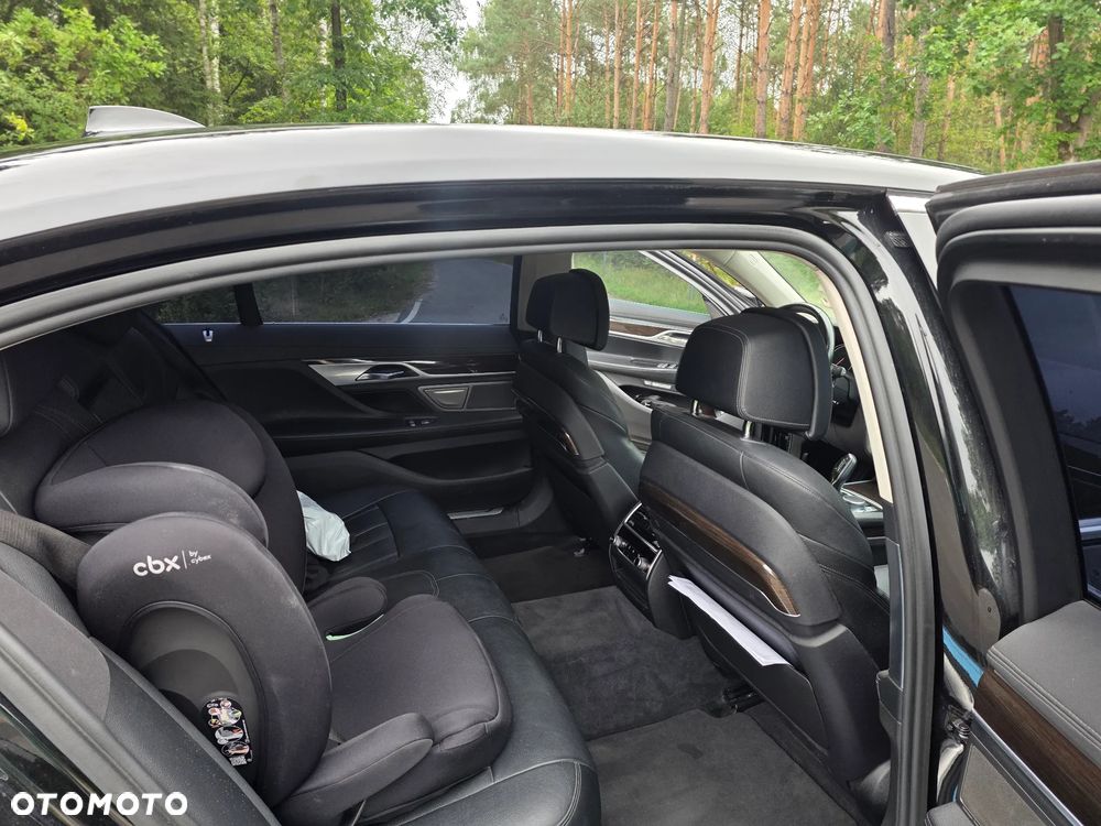 BMW Seria 7 740Li - 29