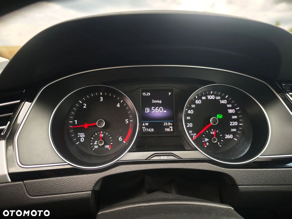 Volkswagen Passat - 21