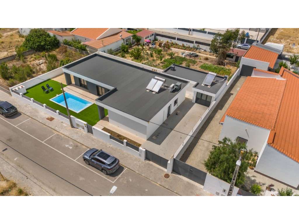 Moradia T3 Isolada com Piscina - Grande imagem: 3/49