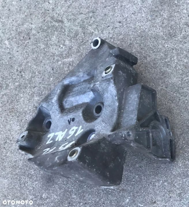 Łapa silnika Vw PASSAT B5 AUDI 1.6b wspornik mocowanie ALTERNATORA SPRĘŻARKI - 4