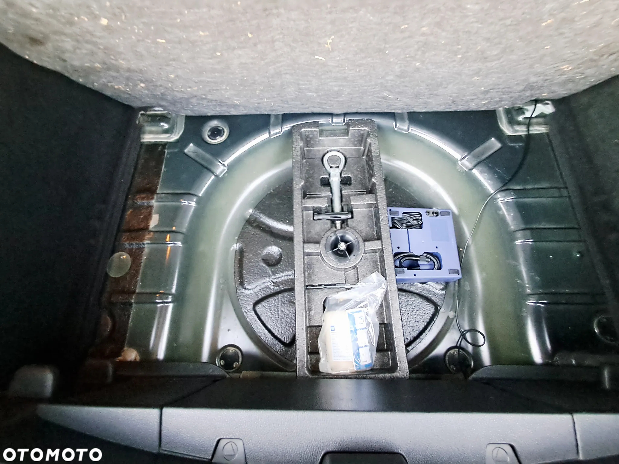 Opel Astra IV GTC 2.0 CDTI Bi-Turbo S&S - 22