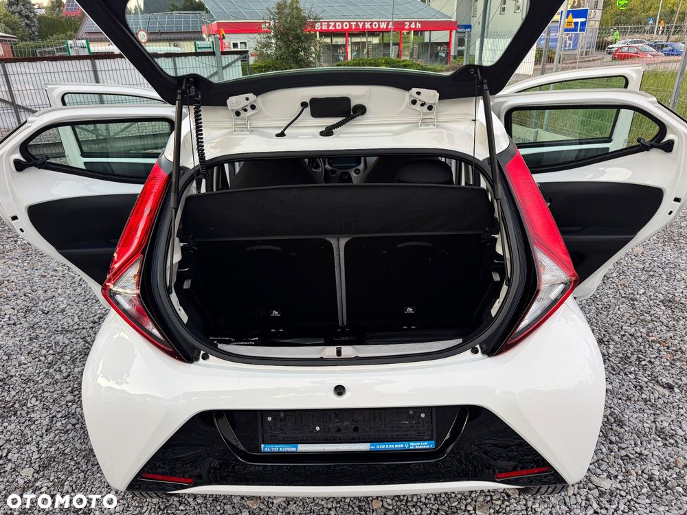 Toyota Aygo x.shift x-play connect - 31