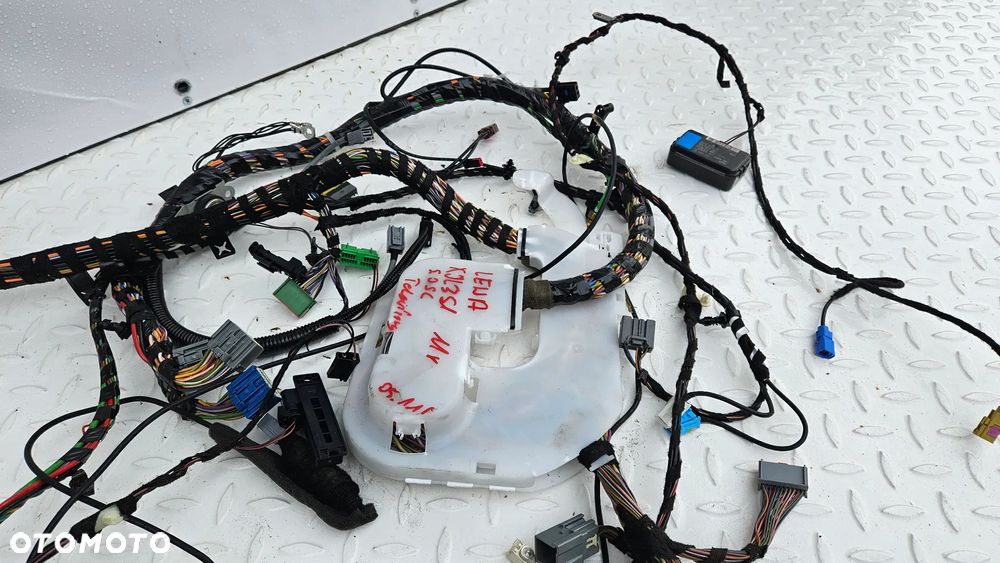 Jaguar XJ 351 Instalacja lewa komory bagażnika Wiązka tył lewy Przewody wzmacniacza Telewizorów  AW93-18C951-FG - 8