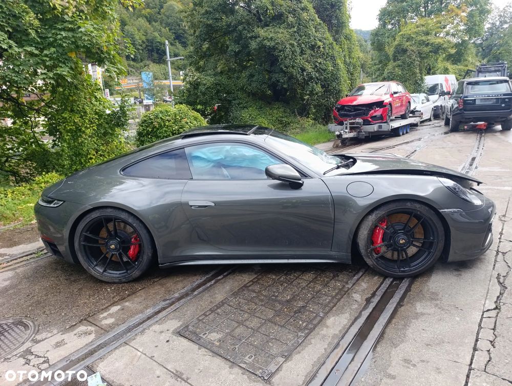 Porsche 911 Carrera 4 GTS PDK - 4