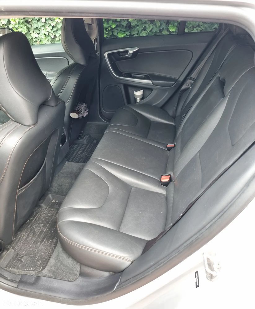 Volvo V60 Cross Country - 10