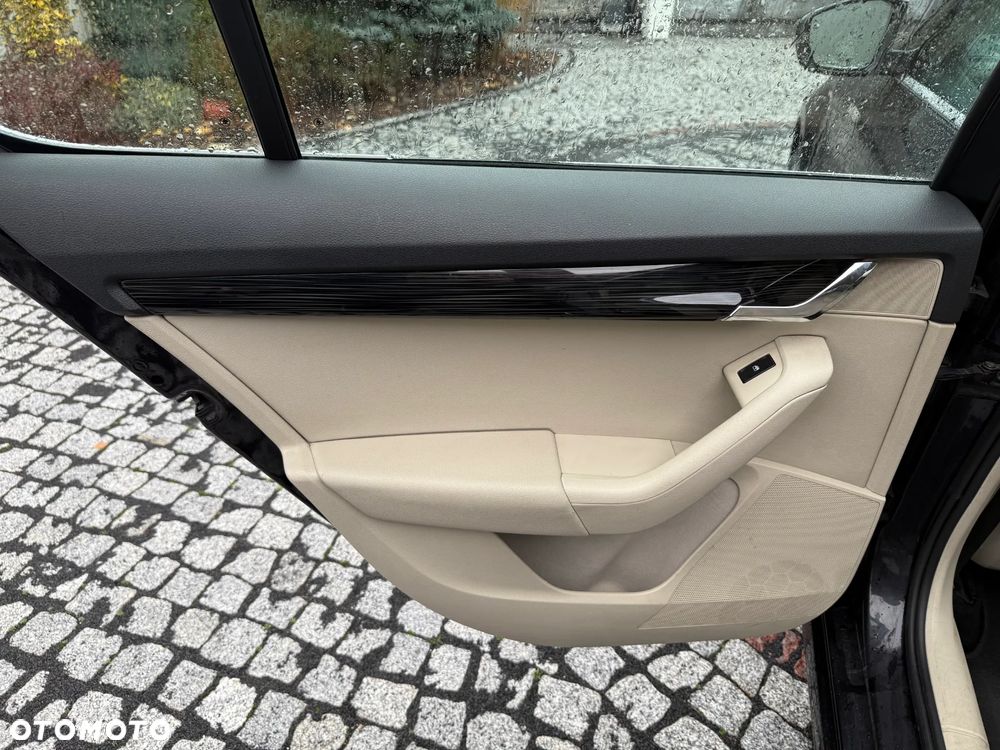 Skoda Octavia 2.0 TDI 4x4 Elegance DSG - 10