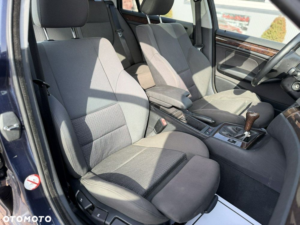 BMW Seria 3 318i - 29