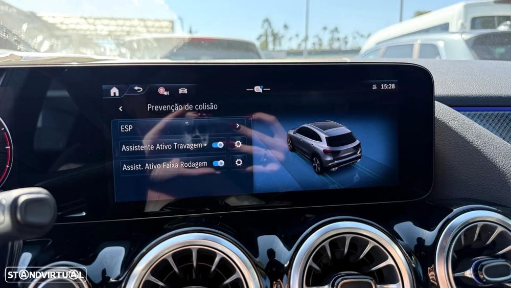 Mercedes-Benz GLA 180 d AMG Line - 24