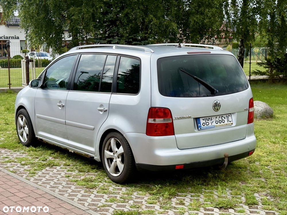 Volkswagen Touran - 4