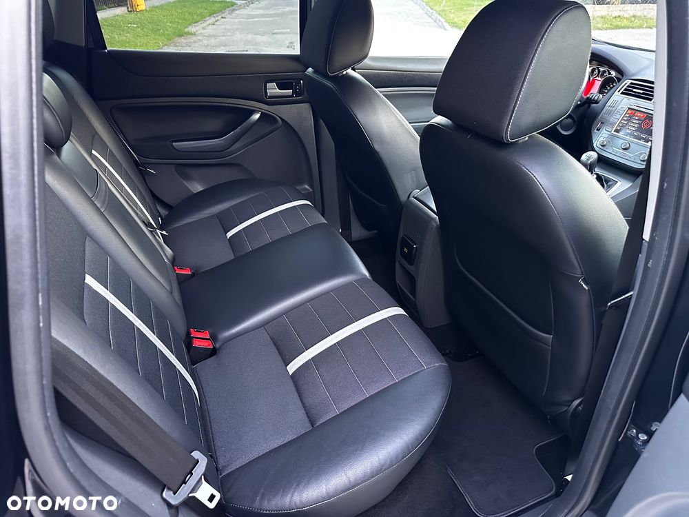 Ford Kuga 2.0 TDCi 2x4 Titanium - 31