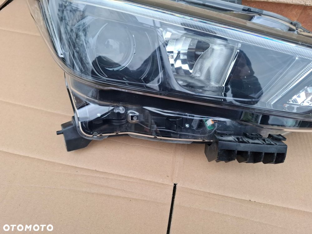 lampa przednia nissan leaf ii oryginał ładny stan - 3