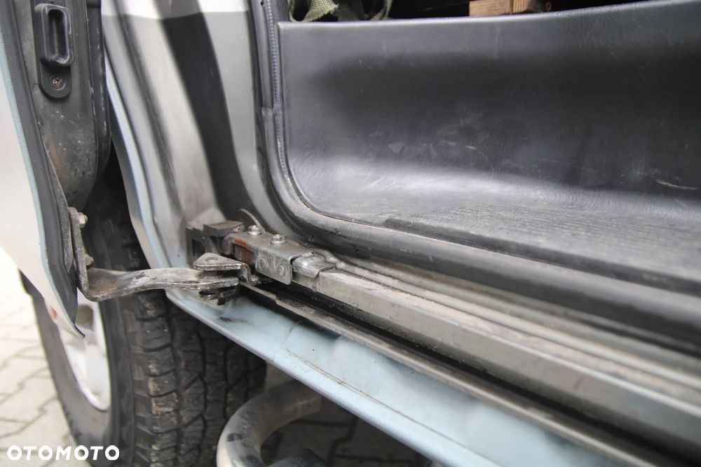 Hyundai H-1 Starex - 10