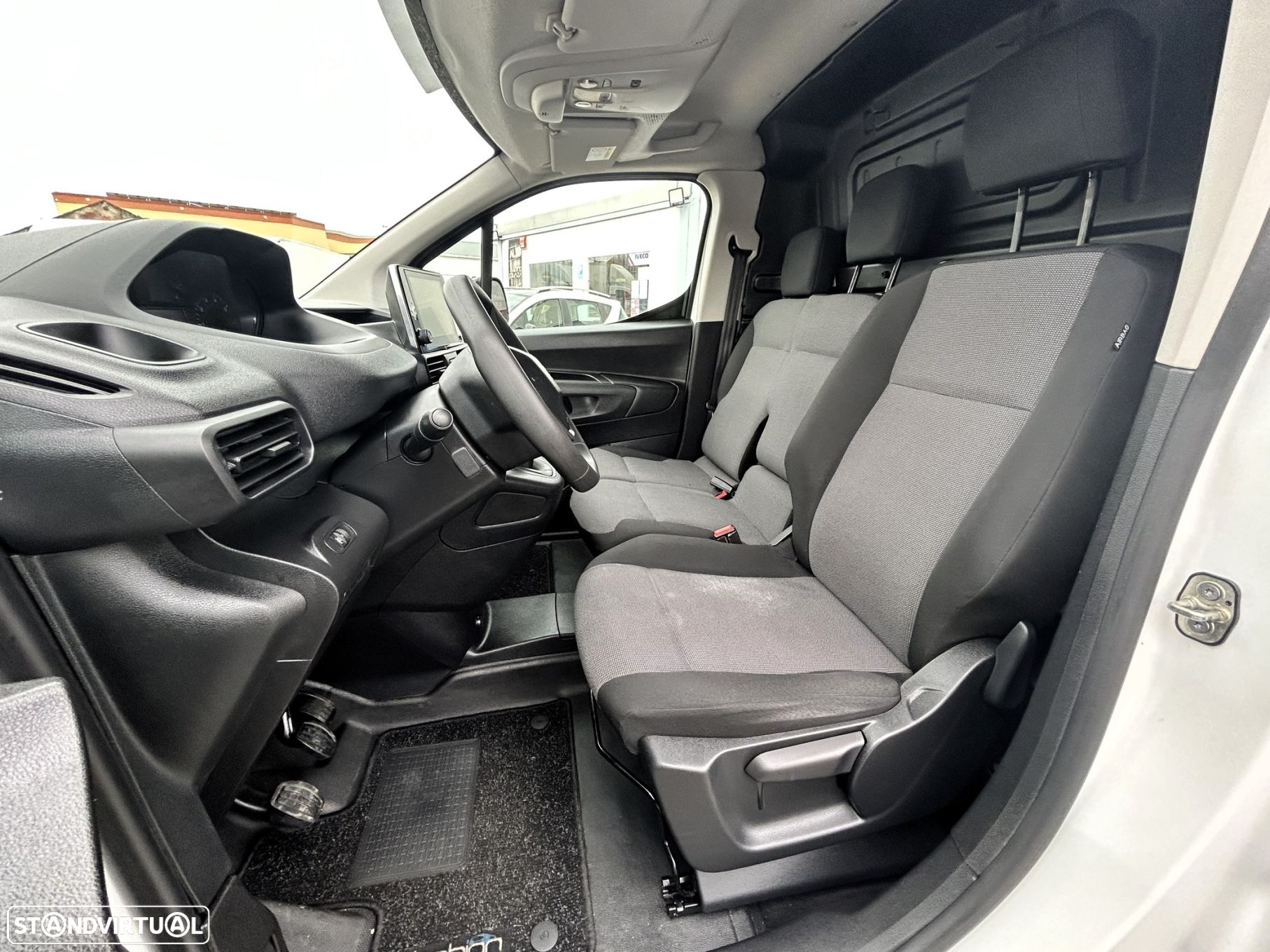 Peugeot Partner 1.5 BlueHDi Asphalt Longa - 13