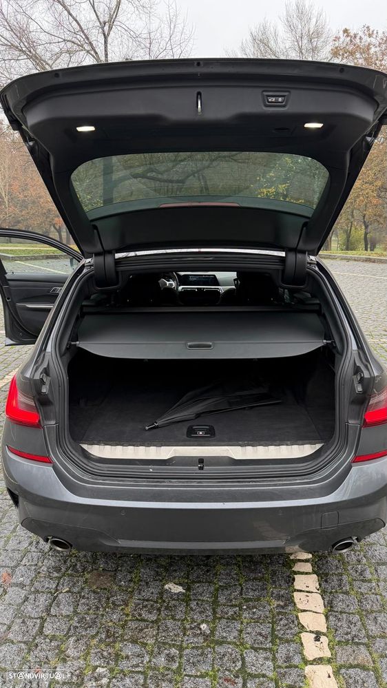 BMW 330 e Touring Pack Desportivo M Auto - 10