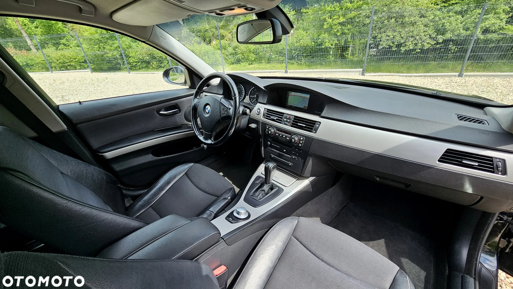 BMW Seria 3 318i Touring - 38