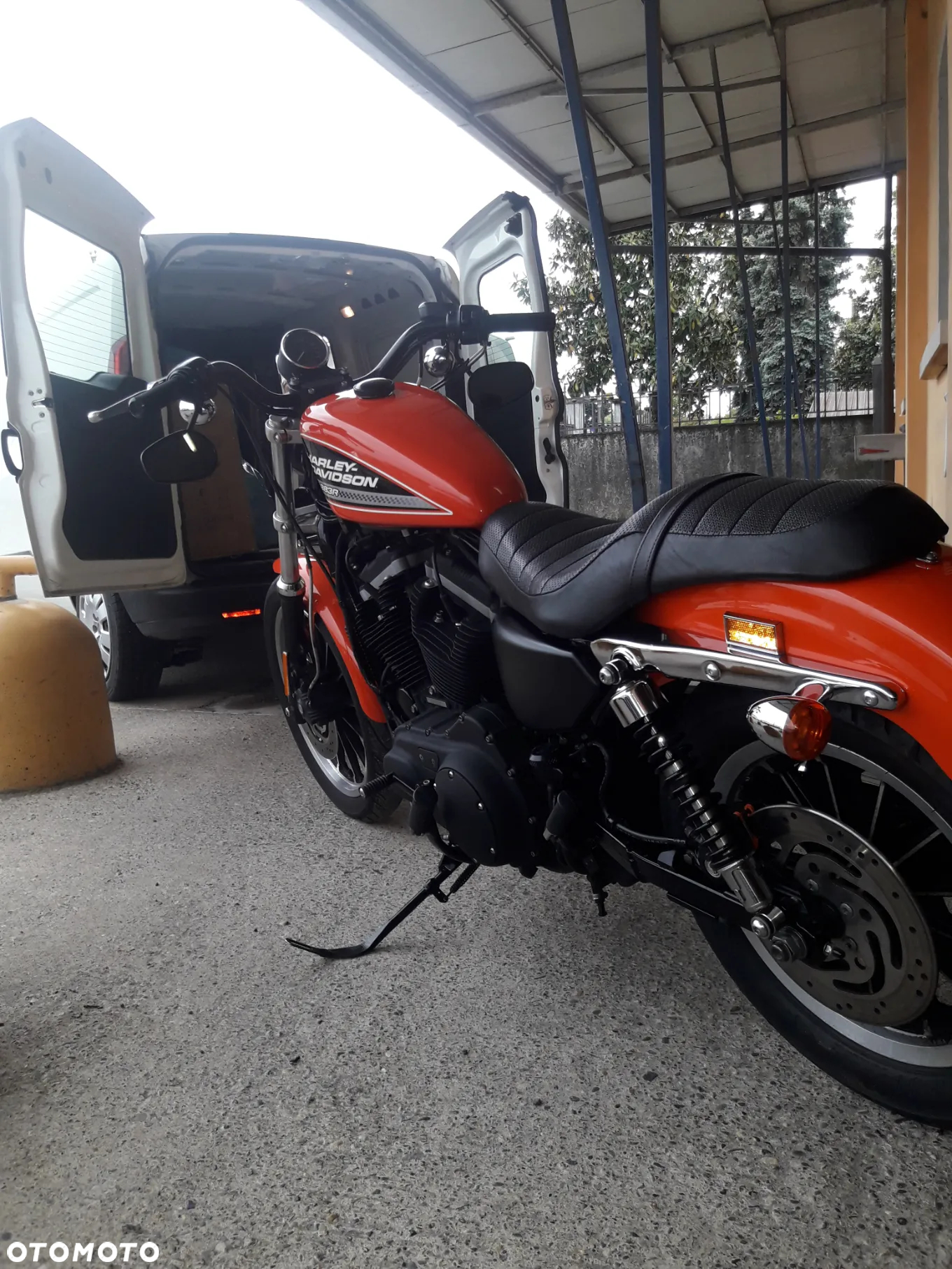 Harley-Davidson Sportster Roadster 883R - 4