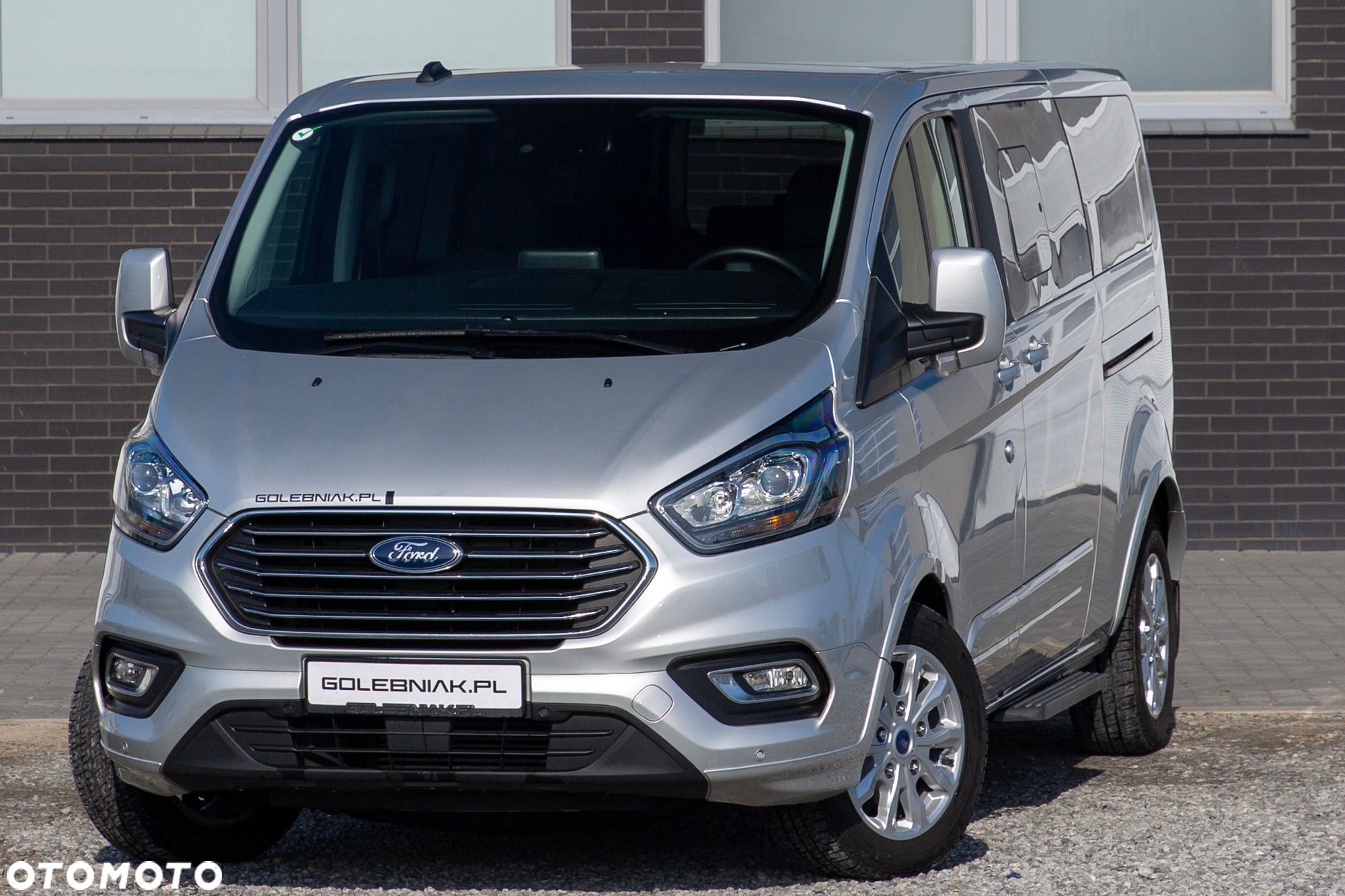 Ford Tourneo Custom - 1