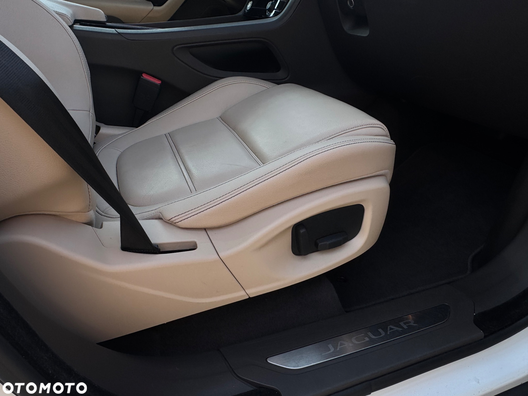 Jaguar F-Pace 2.0 i4D AWD Prestige - 22