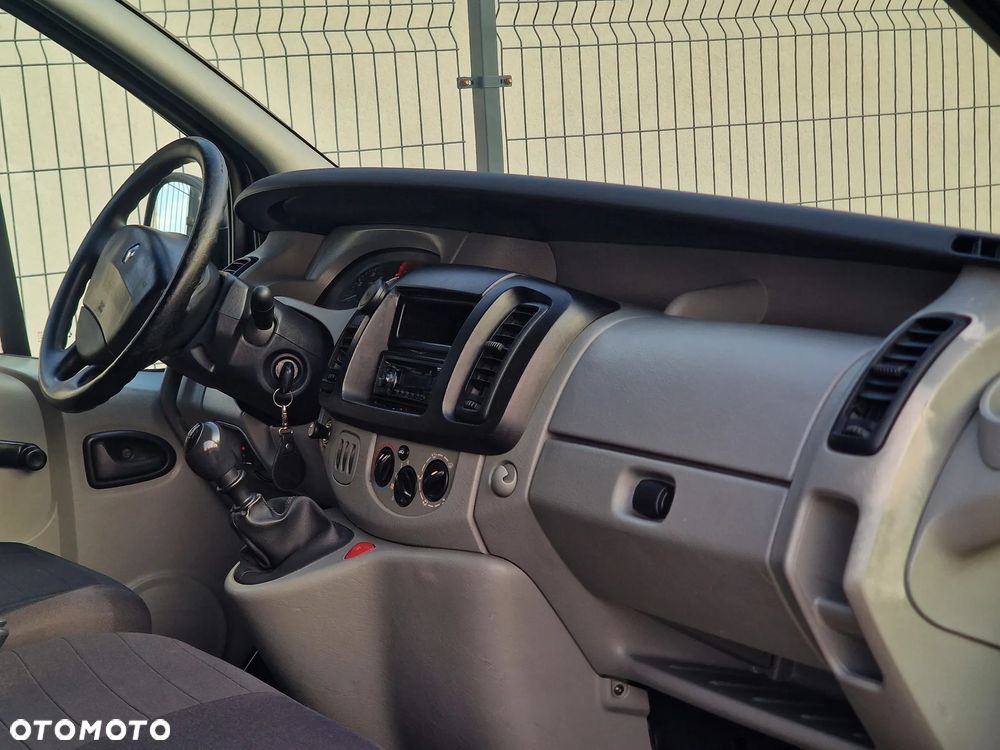 Renault Trafic Passenger - 7