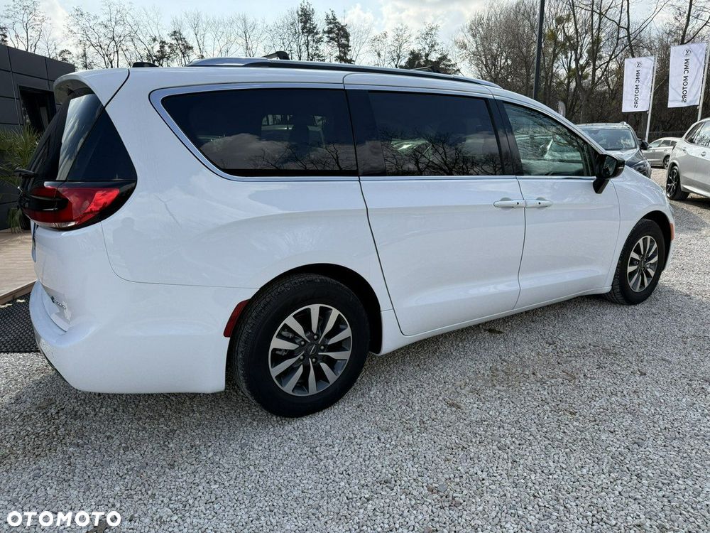 Chrysler Pacifica - 32