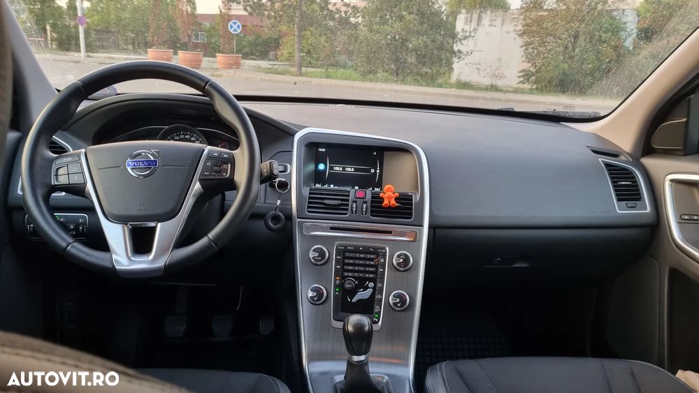 Volvo XC 60 D4 AWD Momentum - 5