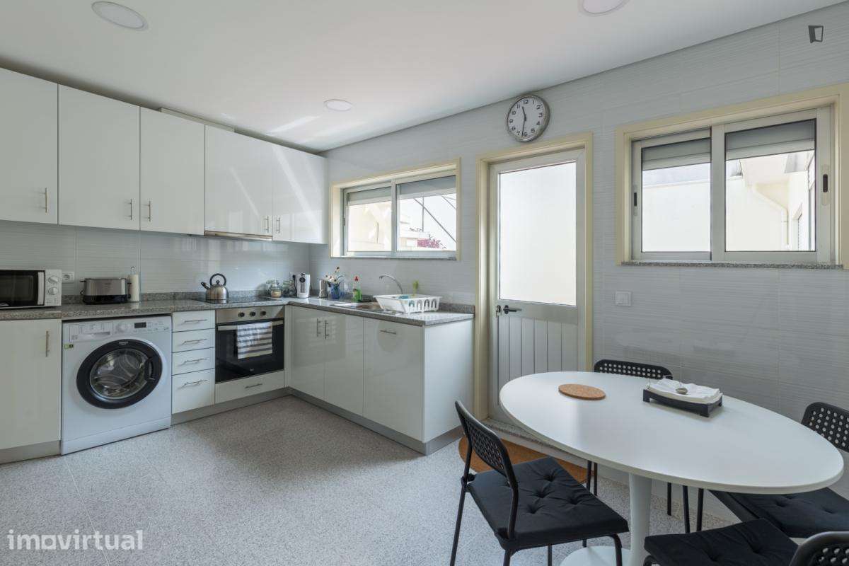 Quarto - localizado em Matosinhos Porto - Grande imagem: 5/20