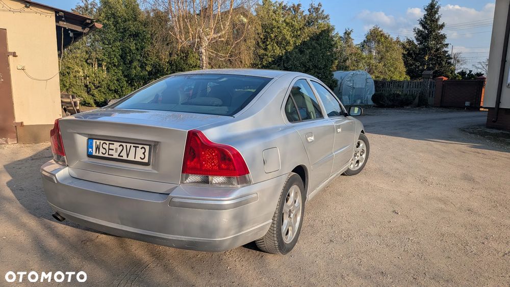 Volvo S60 2.5T Momentum - 3