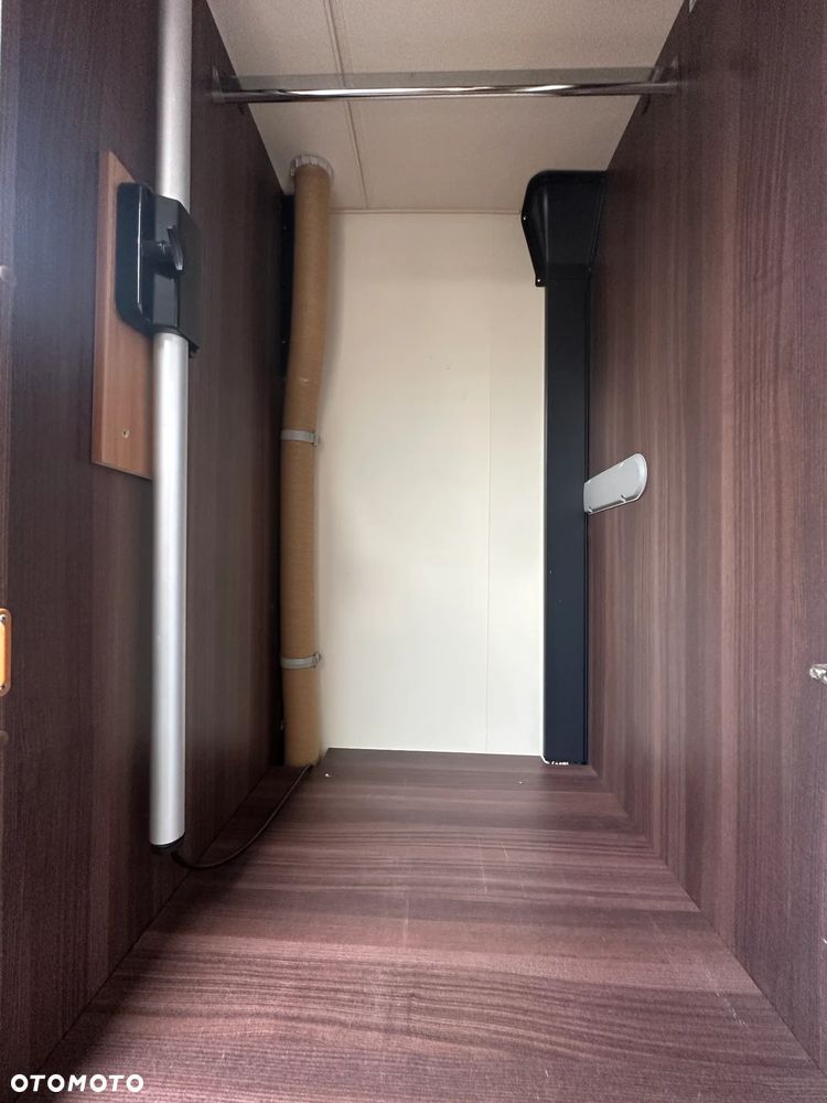 Burstner AVERSO 510 TK PLUS z klimą, napędem i przedsionkiem- 7 os. - 27