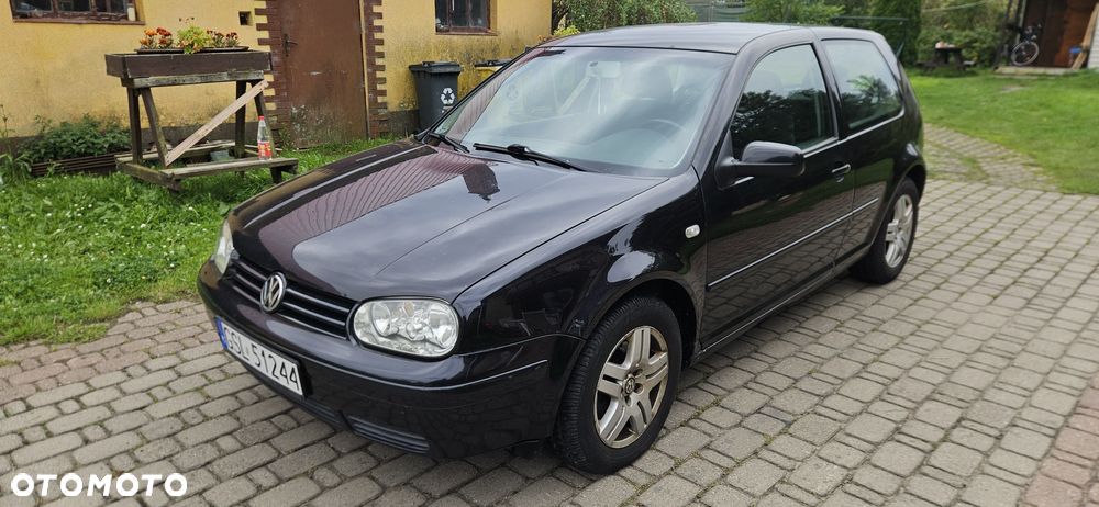 Volkswagen Golf - 1