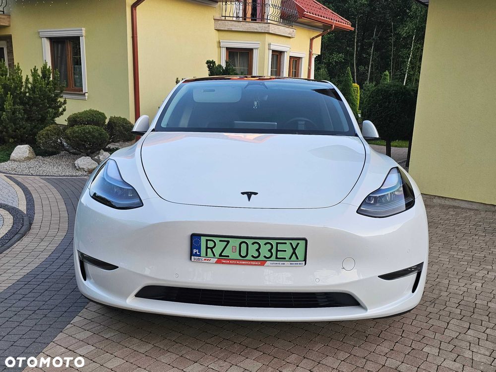 Tesla Model Y - 1