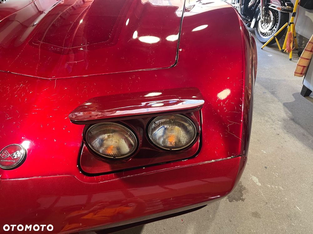 Chevrolet Corvette - 9