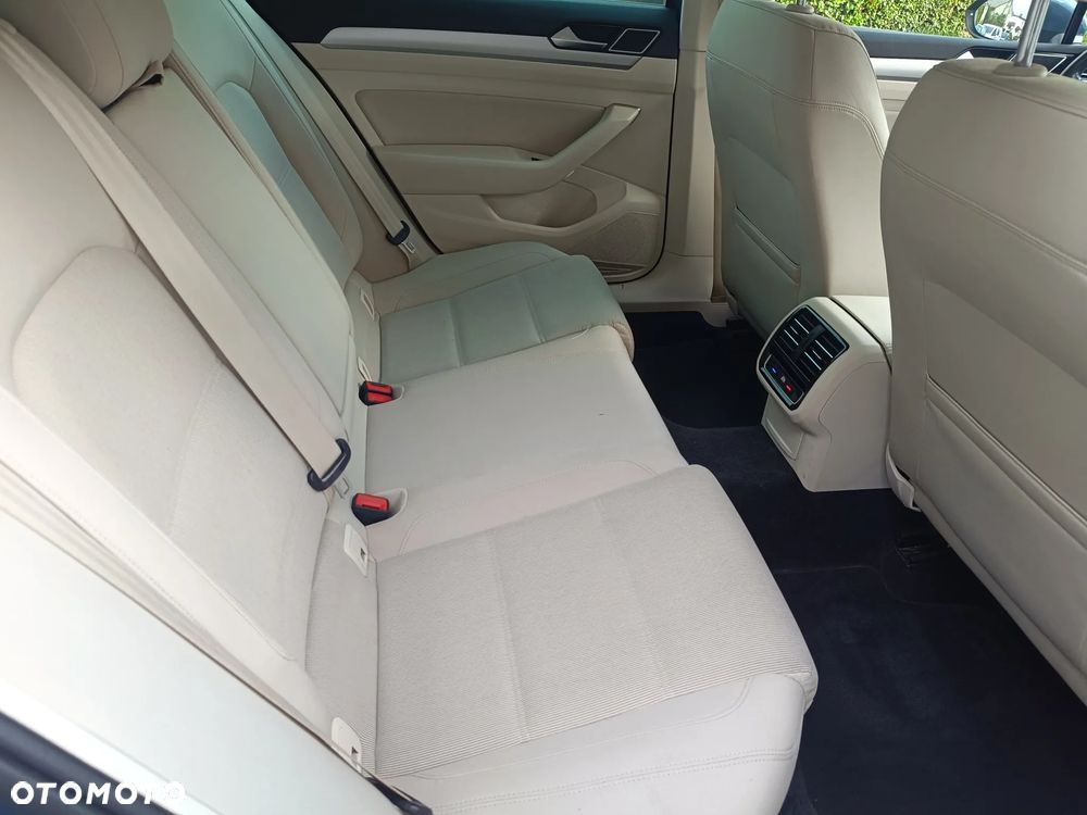 Volkswagen Passat Variant 2.0 TDI BMT Comfortline - 27
