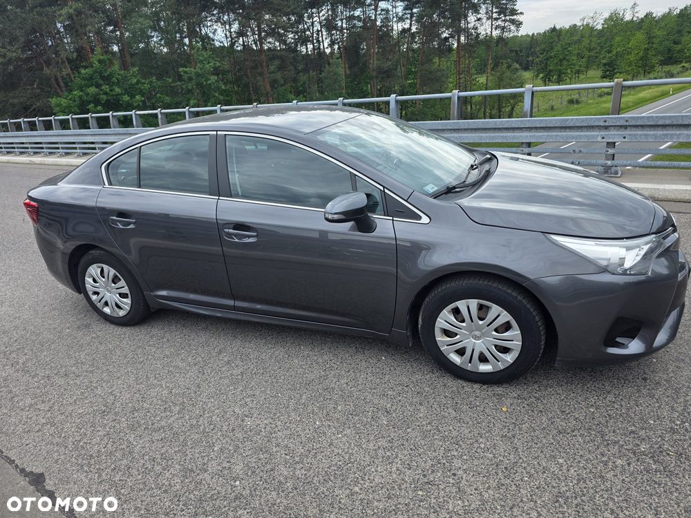 Toyota Avensis 1.8 Active - 12