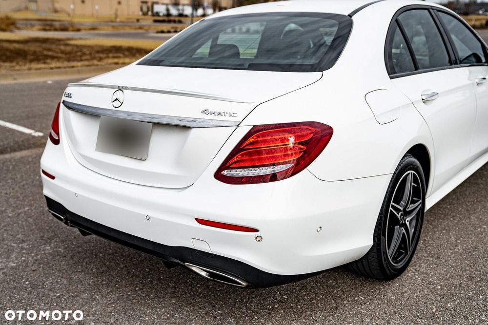 Mercedes-Benz Klasa E 300 9G-TRONIC AMG Line - 9