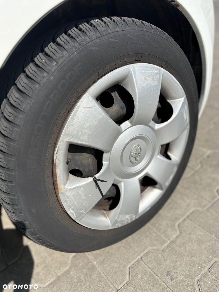 Toyota Yaris - 12