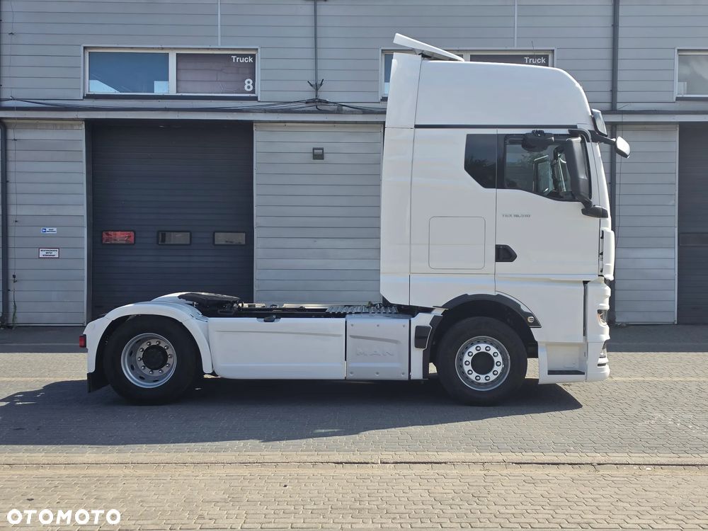 MAN TGX 18.510/ Pierwszy Właściciel /Import Niemcy / Zadbany /Euro 6/ Sobofer / Spojlery miedzy osiowe / 4 poduszki z tyłu / 2 komplety kluczy / - 6