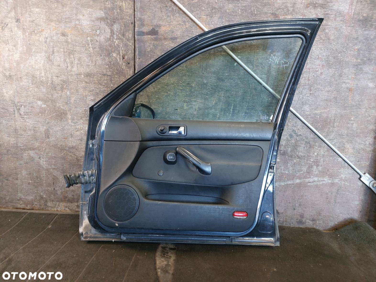 DRZWI KOMPLETNE PRAWY PRZÓD VW GOLF IV LC9Z - 4