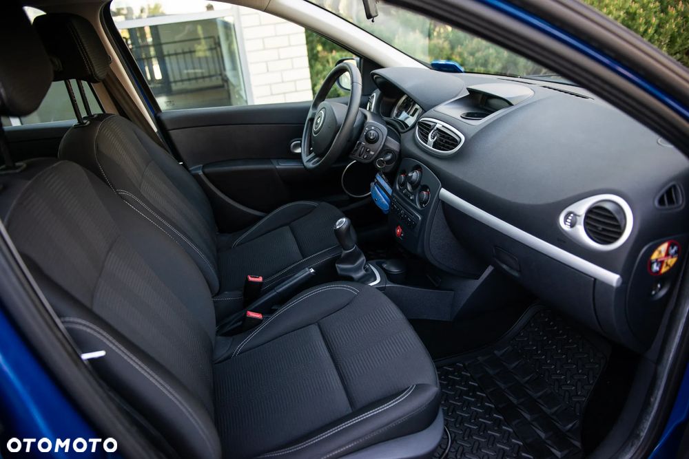 Renault Clio 1.2 16V Confort Authentique - 24