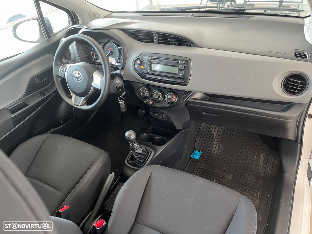 Toyota Yaris 1.400 D-4D 90CV (C/IVA) - 8