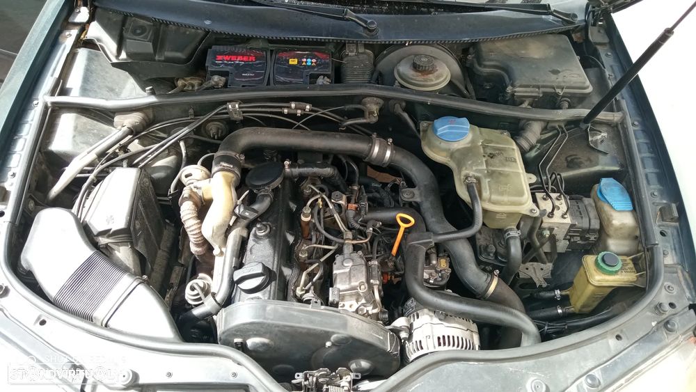 VW Passat 1.9 TDi Confortline - 23