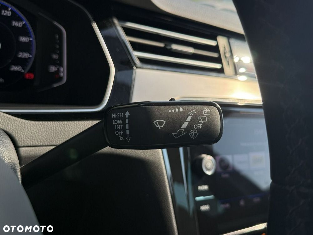 Volkswagen Passat 2.0 TDI Elegance DSG - 18