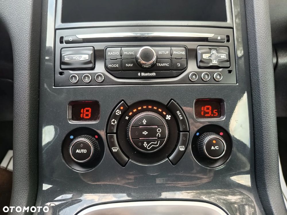 Peugeot 5008 BlueHDI 120 EAT6 Stop & Start Allure - 25