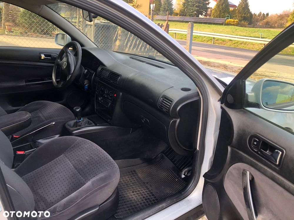 Volkswagen Passat - 11