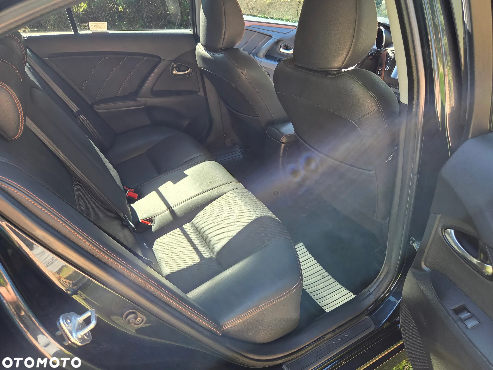 Toyota Avensis 1.8 Premium - 11