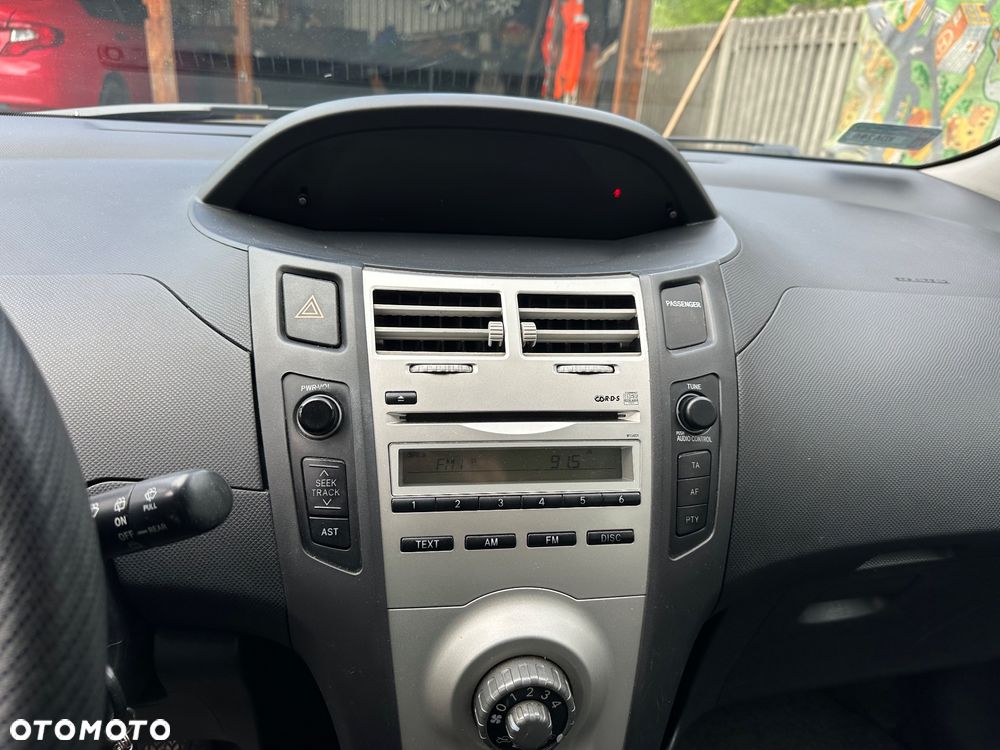 Toyota Yaris - 17