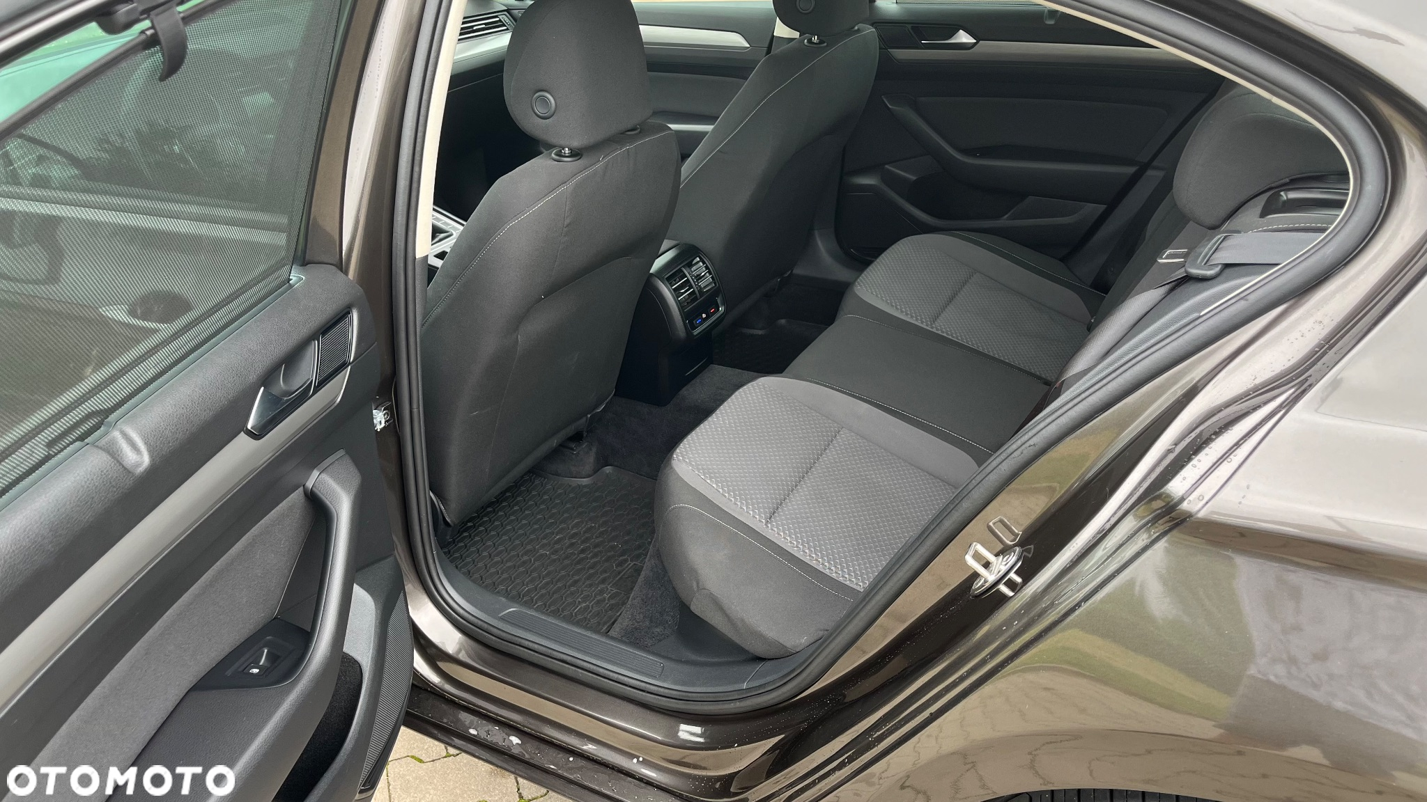Volkswagen Passat 2.0 TDI SCR Comfortline - 22