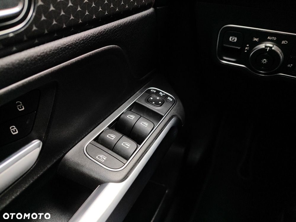 Mercedes-Benz GLB 200 Progressive 7G-DCT - 16